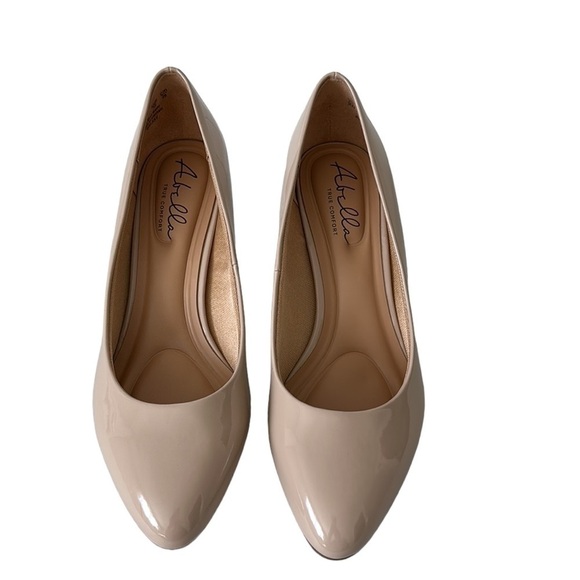 Abella Taupe Patent Leather Pumps - Size 9W - Picture 5 of 14